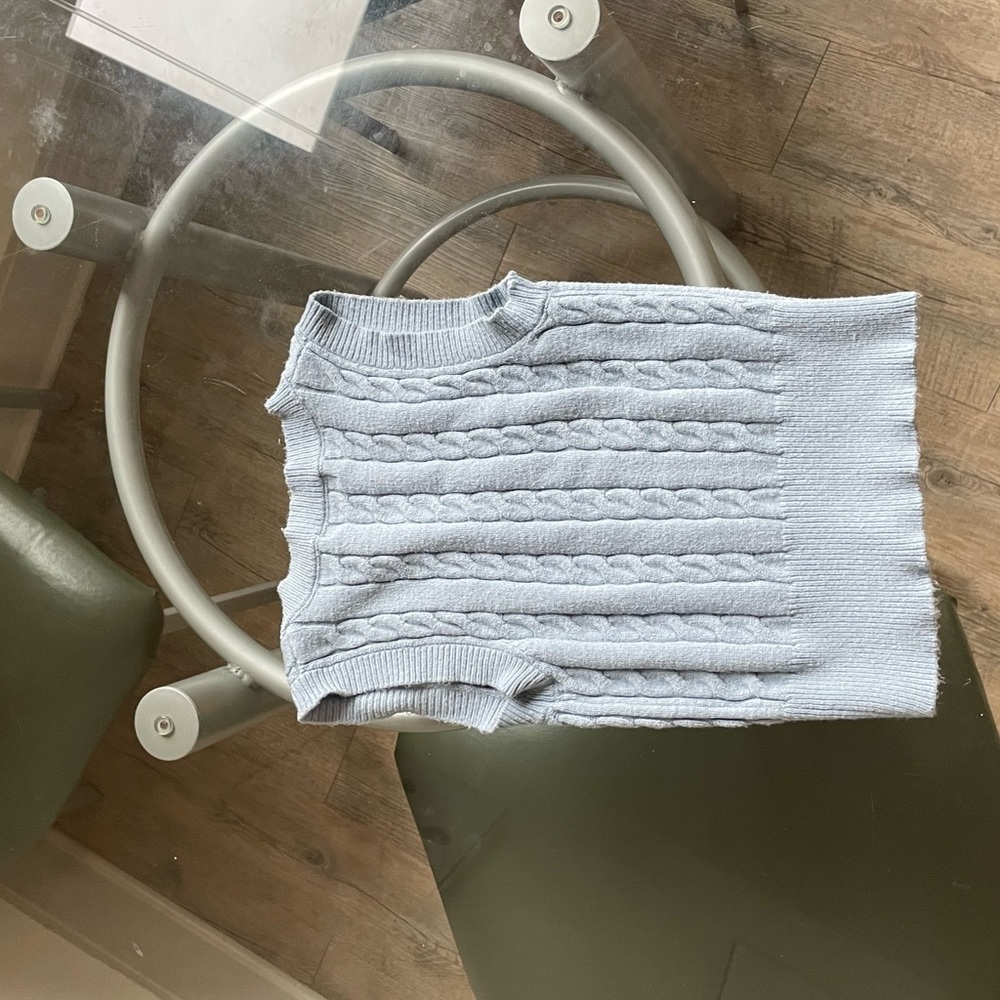 Spring Cropped Sweater Vest - Picture 2 of 2